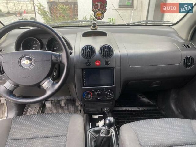 Серый Шевроле Авео, объемом двигателя 1.5 л и пробегом 200 тыс. км за 4100 $, фото 5 на Automoto.ua