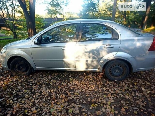 Сірий Шевроле Авео, об'ємом двигуна 1.5 л та пробігом 300 тис. км за 3500 $, фото 1 на Automoto.ua