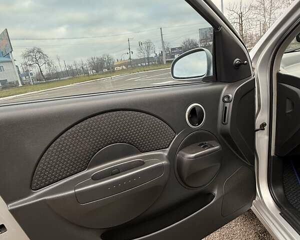 Сірий Шевроле Авео, об'ємом двигуна 1.5 л та пробігом 206 тис. км за 3500 $, фото 8 на Automoto.ua
