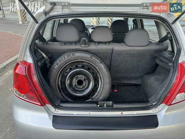 Серый Шевроле Авео, объемом двигателя 1.2 л и пробегом 220 тыс. км за 3450 $, фото 41 на Automoto.ua