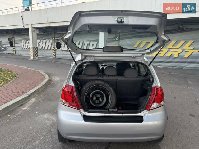 Серый Шевроле Авео, объемом двигателя 1.2 л и пробегом 220 тыс. км за 3450 $, фото 42 на Automoto.ua