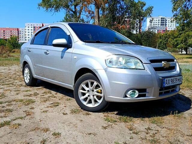 Серый Шевроле Авео, объемом двигателя 1.6 л и пробегом 210 тыс. км за 3750 $, фото 1 на Automoto.ua