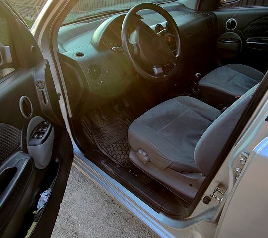 Серый Шевроле Авео, объемом двигателя 15 л и пробегом 280 тыс. км за 3200 $, фото 5 на Automoto.ua