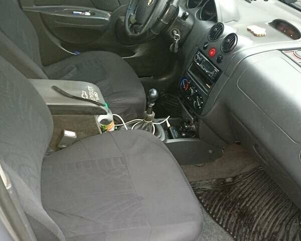Сірий Шевроле Авео, об'ємом двигуна 1.5 л та пробігом 200 тис. км за 2700 $, фото 5 на Automoto.ua