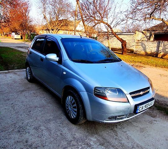 Серый Шевроле Авео, объемом двигателя 15 л и пробегом 280 тыс. км за 3200 $, фото 1 на Automoto.ua