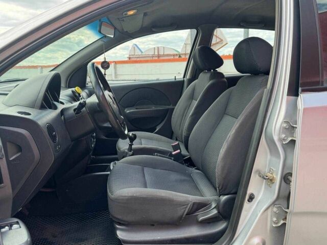 Серый Шевроле Авео, объемом двигателя 0 л и пробегом 236 тыс. км за 2490 $, фото 8 на Automoto.ua