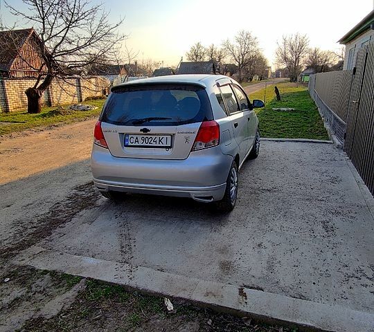 Серый Шевроле Авео, объемом двигателя 15 л и пробегом 280 тыс. км за 3200 $, фото 3 на Automoto.ua