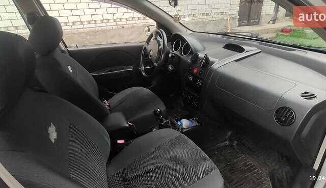 Серый Шевроле Авео, объемом двигателя 1.5 л и пробегом 158 тыс. км за 3600 $, фото 4 на Automoto.ua