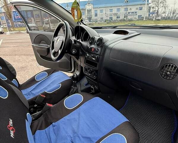 Сірий Шевроле Авео, об'ємом двигуна 1.5 л та пробігом 206 тис. км за 3500 $, фото 12 на Automoto.ua