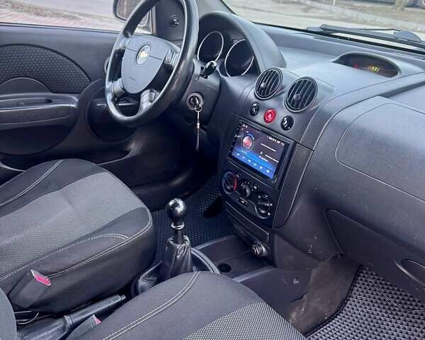 Серый Шевроле Авео, объемом двигателя 1.5 л и пробегом 186 тыс. км за 3500 $, фото 9 на Automoto.ua