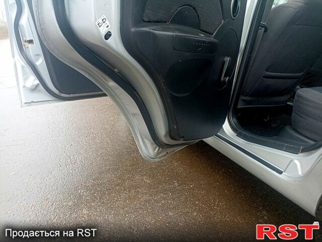 Серый Шевроле Авео, объемом двигателя 1.5 л и пробегом 200 тыс. км за 3100 $, фото 3 на Automoto.ua