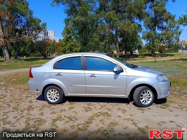Серый Шевроле Авео, объемом двигателя 1.6 л и пробегом 210 тыс. км за 3750 $, фото 2 на Automoto.ua