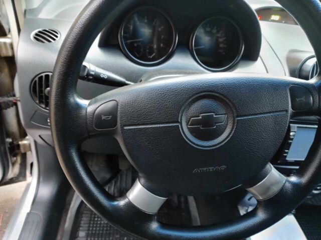 Серый Шевроле Авео, объемом двигателя 1.5 л и пробегом 197 тыс. км за 3700 $, фото 5 на Automoto.ua