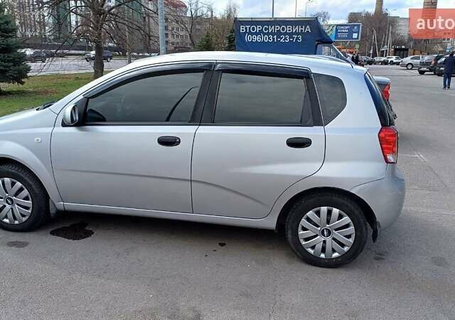 Серый Шевроле Авео, объемом двигателя 1.5 л и пробегом 144 тыс. км за 4000 $, фото 2 на Automoto.ua