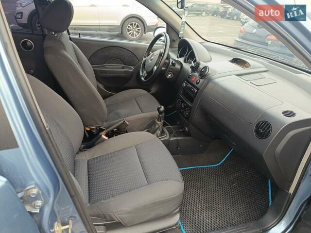 Серый Шевроле Авео, объемом двигателя 1.5 л и пробегом 282 тыс. км за 3200 $, фото 2 на Automoto.ua