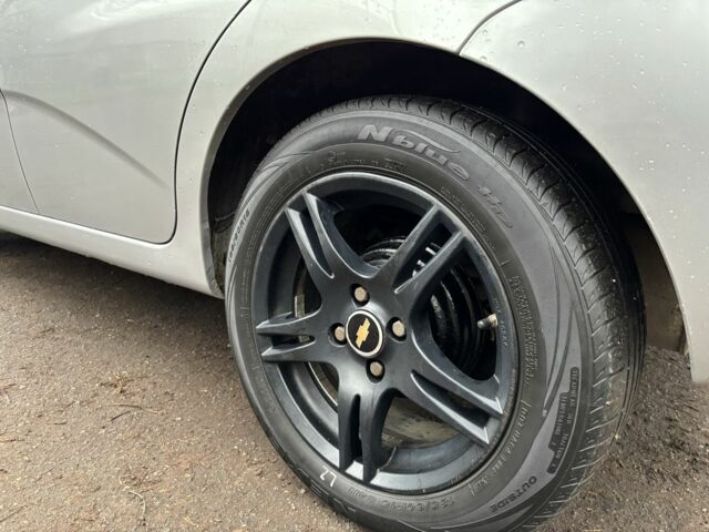 Серый Шевроле Авео, объемом двигателя 1.2 л и пробегом 240 тыс. км за 3200 $, фото 11 на Automoto.ua