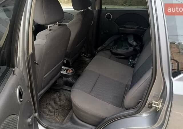 Серый Шевроле Авео, объемом двигателя 1.5 л и пробегом 138 тыс. км за 3350 $, фото 5 на Automoto.ua
