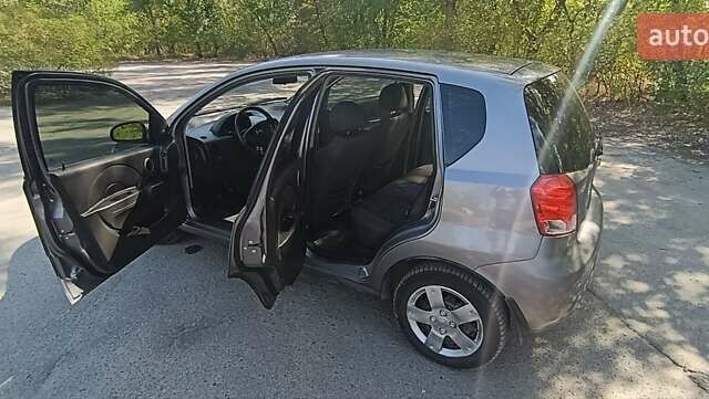 Серый Шевроле Авео, объемом двигателя 1.5 л и пробегом 211 тыс. км за 3500 $, фото 7 на Automoto.ua