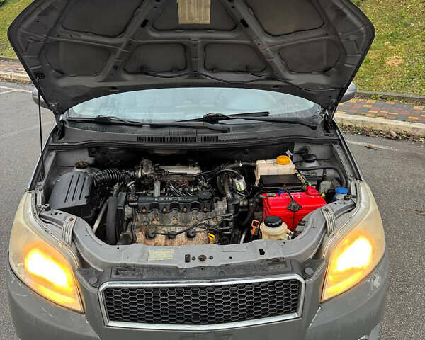 Серый Шевроле Авео, объемом двигателя 1.5 л и пробегом 240 тыс. км за 3700 $, фото 9 на Automoto.ua