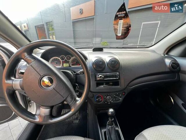 Серый Шевроле Авео, объемом двигателя 1.5 л и пробегом 143 тыс. км за 3700 $, фото 4 на Automoto.ua