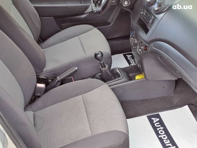 Сірий Шевроле Авео, об'ємом двигуна 1.5 л та пробігом 138 тис. км за 4440 $, фото 5 на Automoto.ua