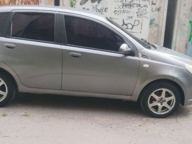 Серый Шевроле Авео, объемом двигателя 1.2 л и пробегом 250 тыс. км за 4100 $, фото 1 на Automoto.ua
