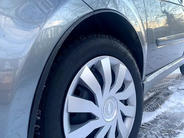 Серый Шевроле Авео, объемом двигателя 1.5 л и пробегом 100 тыс. км за 4100 $, фото 2 на Automoto.ua