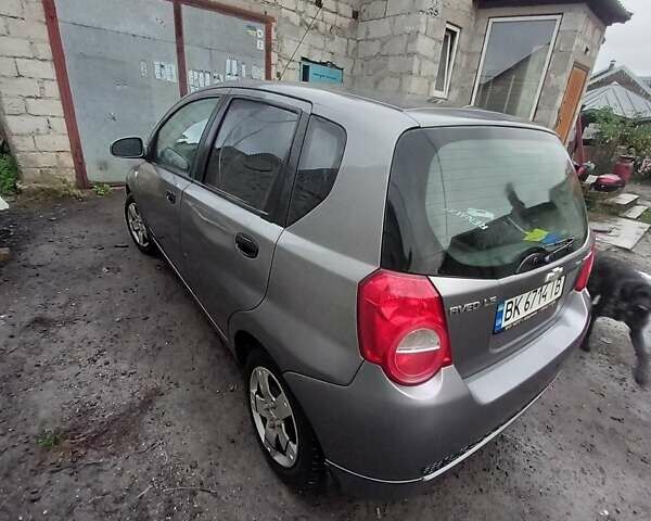 Серый Шевроле Авео, объемом двигателя 1.5 л и пробегом 154 тыс. км за 3900 $, фото 2 на Automoto.ua