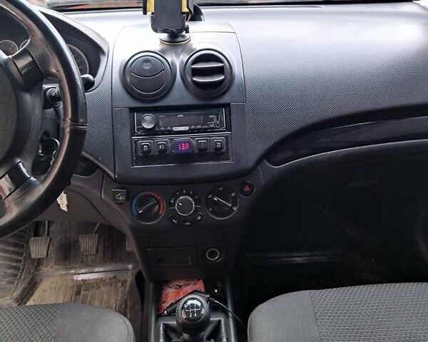 Серый Шевроле Авео, объемом двигателя 1.5 л и пробегом 170 тыс. км за 5000 $, фото 2 на Automoto.ua