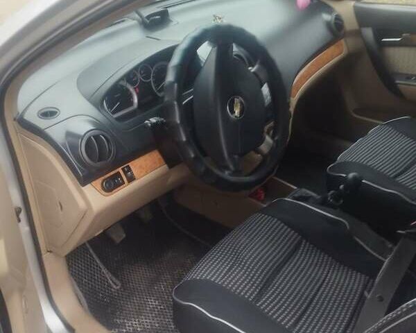 Серый Шевроле Авео, объемом двигателя 1.6 л и пробегом 239 тыс. км за 4100 $, фото 2 на Automoto.ua