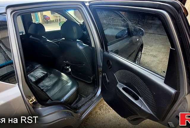 Серый Шевроле Авео, объемом двигателя 1.5 л и пробегом 264 тыс. км за 2500 $, фото 3 на Automoto.ua