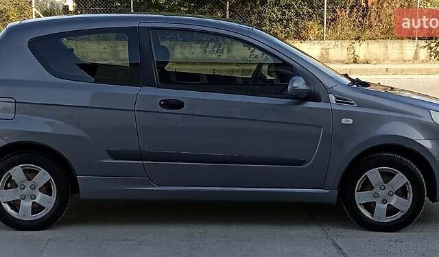 Серый Шевроле Авео, объемом двигателя 1.5 л и пробегом 244 тыс. км за 3950 $, фото 1 на Automoto.ua