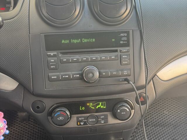 Серый Шевроле Авео, объемом двигателя 1.4 л и пробегом 174 тыс. км за 3200 $, фото 3 на Automoto.ua