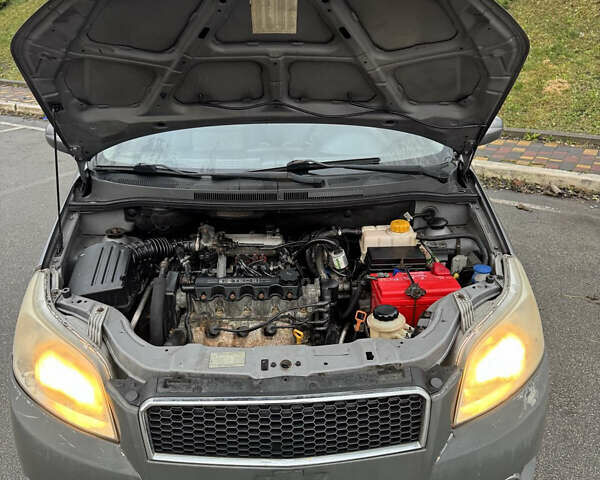 Серый Шевроле Авео, объемом двигателя 1.5 л и пробегом 240 тыс. км за 3700 $, фото 13 на Automoto.ua