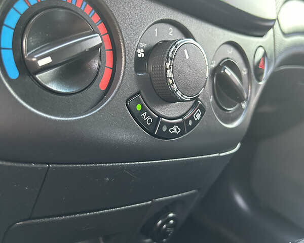 Сірий Шевроле Авео, об'ємом двигуна 1.5 л та пробігом 234 тис. км за 5200 $, фото 26 на Automoto.ua