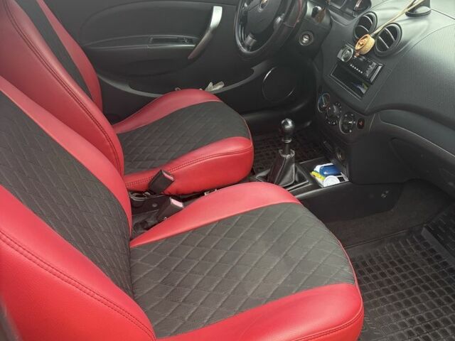 Серый Шевроле Авео, объемом двигателя 1.5 л и пробегом 214 тыс. км за 4000 $, фото 4 на Automoto.ua