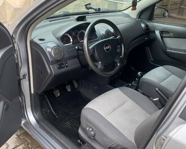 Серый Шевроле Авео, объемом двигателя 1.4 л и пробегом 165 тыс. км за 3800 $, фото 1 на Automoto.ua