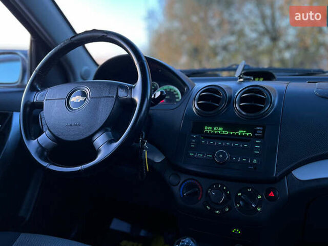 Серый Шевроле Авео, объемом двигателя 1.21 л и пробегом 200 тыс. км за 4800 $, фото 13 на Automoto.ua