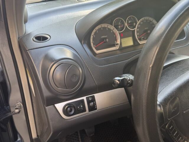 Серый Шевроле Авео, объемом двигателя 1.4 л и пробегом 174 тыс. км за 3200 $, фото 6 на Automoto.ua