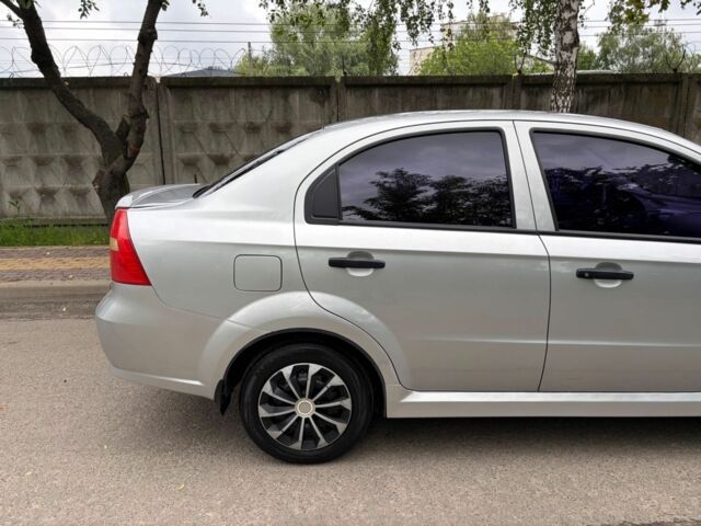 Серый Шевроле Авео, объемом двигателя 1.5 л и пробегом 180 тыс. км за 3800 $, фото 3 на Automoto.ua