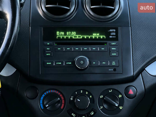 Серый Шевроле Авео, объемом двигателя 1.21 л и пробегом 200 тыс. км за 4800 $, фото 9 на Automoto.ua