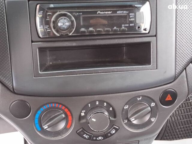 Сірий Шевроле Авео, об'ємом двигуна 1.5 л та пробігом 138 тис. км за 4440 $, фото 4 на Automoto.ua