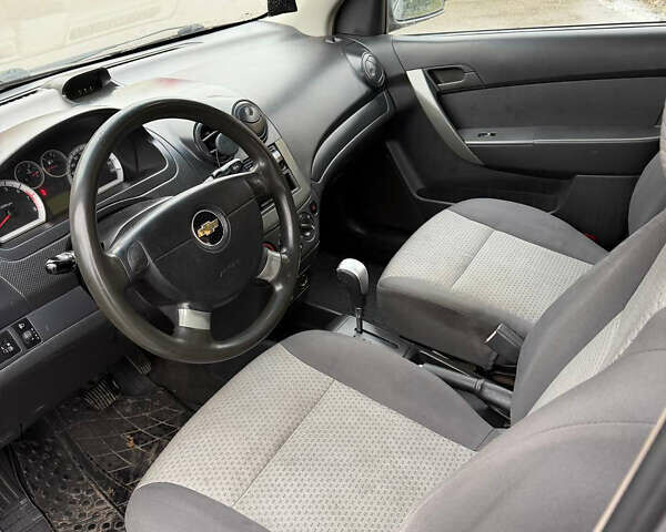 Серый Шевроле Авео, объемом двигателя 1.5 л и пробегом 240 тыс. км за 3800 $, фото 16 на Automoto.ua