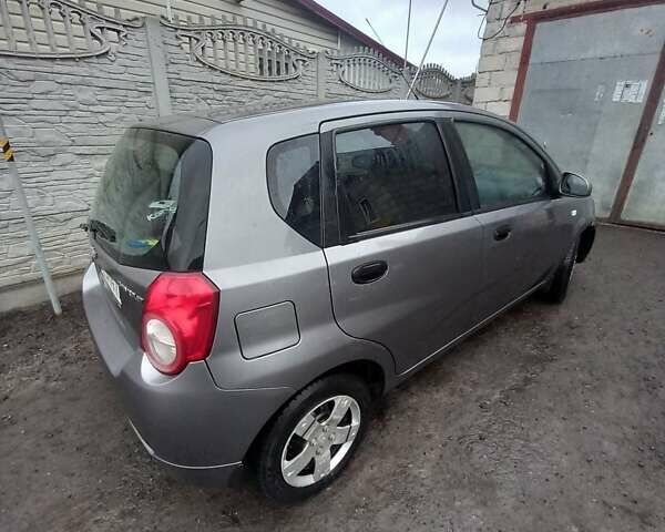 Серый Шевроле Авео, объемом двигателя 1.5 л и пробегом 154 тыс. км за 3900 $, фото 1 на Automoto.ua