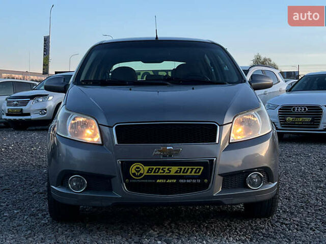 Серый Шевроле Авео, объемом двигателя 1.21 л и пробегом 200 тыс. км за 4800 $, фото 1 на Automoto.ua