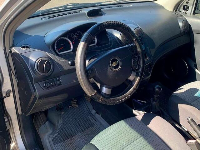 Серый Шевроле Авео, объемом двигателя 1.5 л и пробегом 205 тыс. км за 4200 $, фото 4 на Automoto.ua