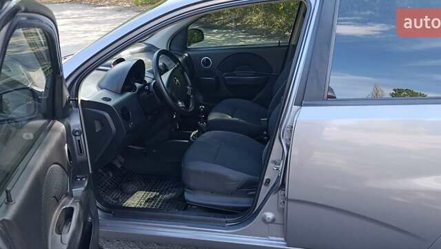 Серый Шевроле Авео, объемом двигателя 1.5 л и пробегом 211 тыс. км за 3500 $, фото 1 на Automoto.ua