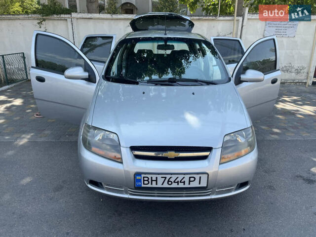 Серый Шевроле Авео, объемом двигателя 1.5 л и пробегом 155 тыс. км за 3300 $, фото 2 на Automoto.ua