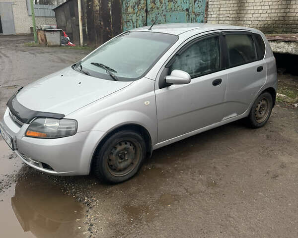 Серый Шевроле Авео, объемом двигателя 1.5 л и пробегом 270 тыс. км за 3200 $, фото 1 на Automoto.ua