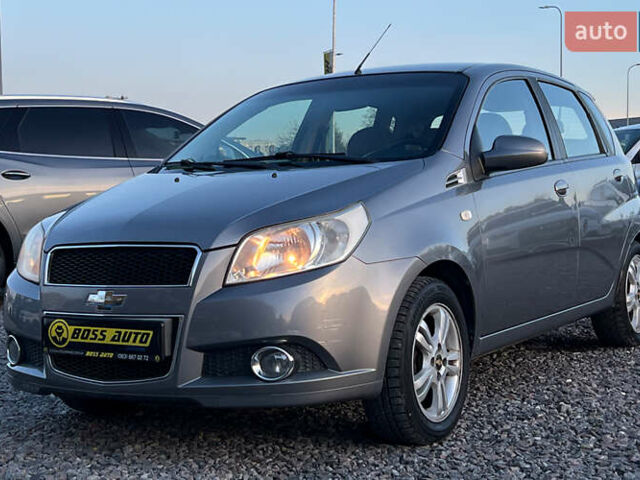 Серый Шевроле Авео, объемом двигателя 1.21 л и пробегом 200 тыс. км за 4800 $, фото 2 на Automoto.ua